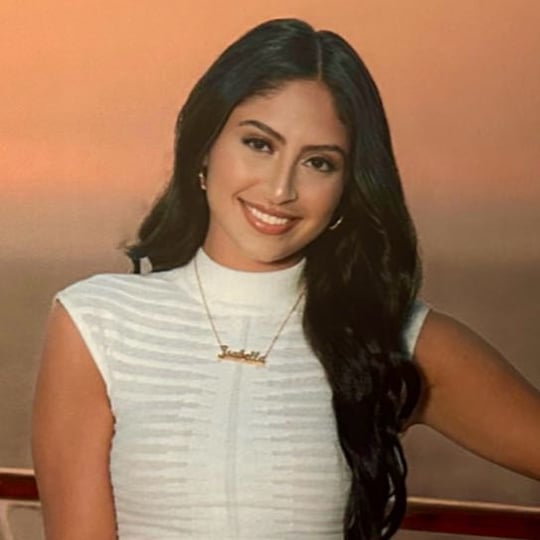 Isabella — Client Success Coordinator